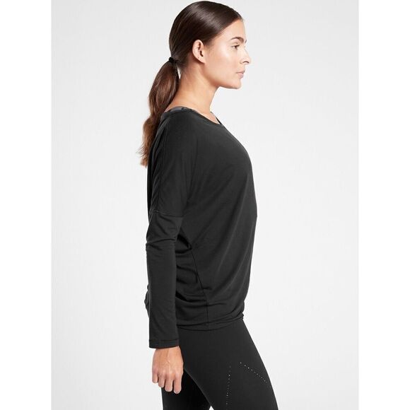 Athleta Essence Flow Top Womens Medium Black Long Sleeve Crew Neck Lightweight - Picture 4 of 7